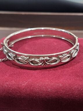 Whiting & Davis Co. Vintage Hinged Bangle Bracelet Silver Tone Safety Chain